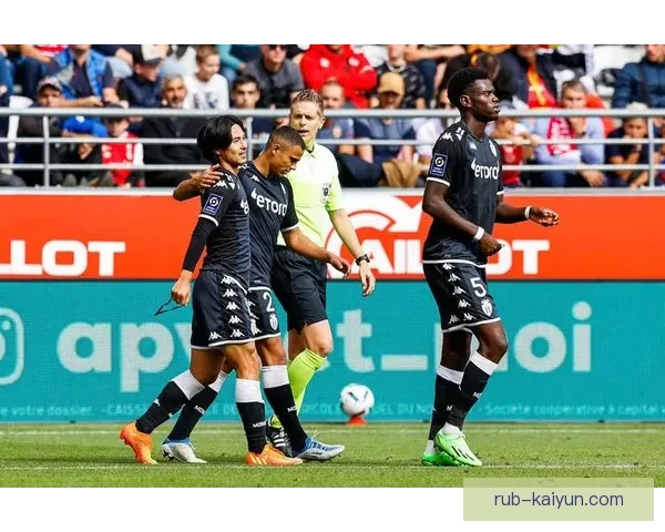 加拉塔萨雷战术解析：持续提升的攻防配合引人关注